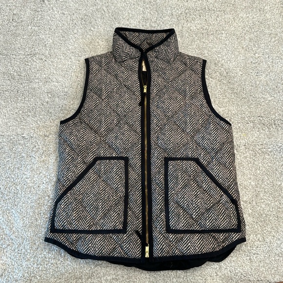 Women’s J Crew quilted down filled puffer vest - Picture 3 of 6